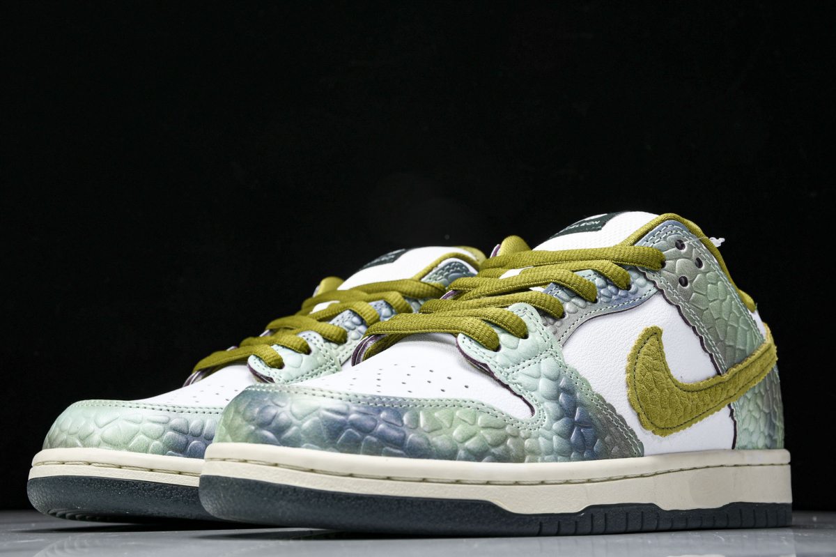 Nike SB Dunk Low Alexis Sablone Chameleon